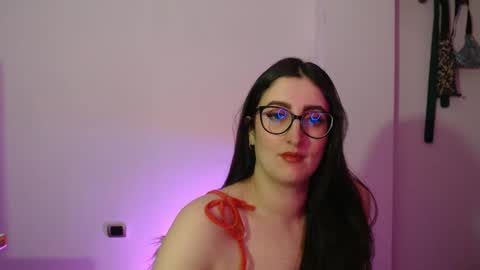 Snapshot of victoria_riider chatting on 11/22/25, 09:25 Victoria online show from 11/22/25, 09:25