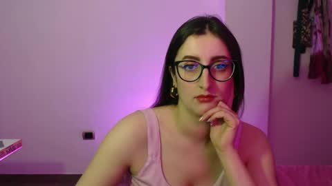 Snapshot of victoria_riider chatting on 11/24/25, 09:03 Victoria online show from 11/24/25, 09:03