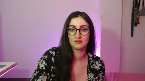 Snapshot of victoria_riider chatting on 11/25/25, 08:09 Victoria online show from 11/25/25, 08:09