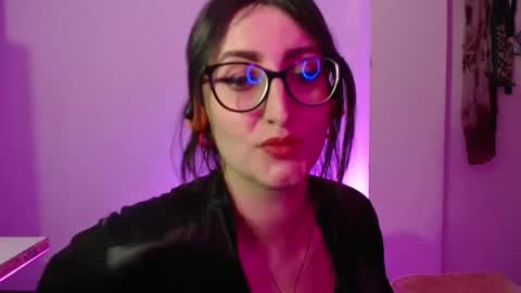 Snapshot of victoria_riider chatting on 11/28/25, 08:55 Victoria online show from 11/28/25, 08:55