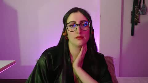 Snapshot of victoria_riider chatting on 12/13/25, 08:58 Victoria online show from 12/13/25, 08:58