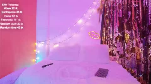 Snapshot of victoria_rossett chatting on 09/27/25, 11:21 victoria_rossett online show from 09/27/25, 11:21