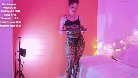 Snapshot of victoria_rossett chatting on 10/10/25, 11:59 victoria_rossett online show from 10/10/25, 11:59