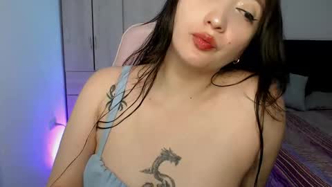 Snapshot of victoria_smile_ chatting on 10/17/25, 09:39 Victoria online show from 10/17/25, 09:39