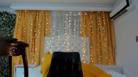 victoria_sweets_ online show from 11/13/25, 09:03