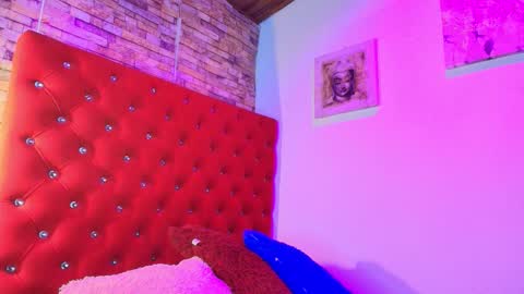 Snapshot of victoria_thompson6 chatting on 09/14/25, 01:32 victoria online show from 09/14/25, 01:32