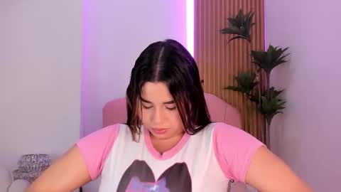 Snapshot of victoria_vallejo chatting on 11/04/25, 11:31 victoria online show from 11/04/25, 11:31