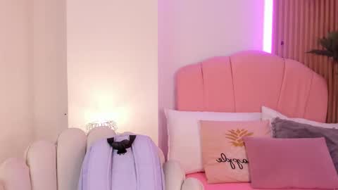 Snapshot of victoria_vallejo chatting on 12/04/25, 11:30 victoria online show from 12/04/25, 11:30