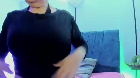victoriaa_anderson_ online show from 06/26/26, 12:09