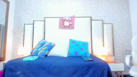 Victoria Sofia online show from 12/30/24, 01:58