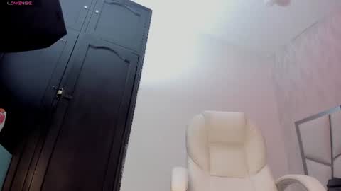 Victoria Sofia online show from 06/12/26, 08:19