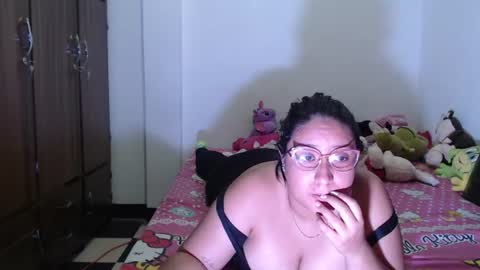 Snapshot of victoriaa_silva chatting on 06/11/26, 02:11 Victoria Silva online show from 06/11/26, 02:11
