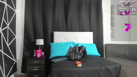 Snapshot of victoriaa_zans chatting on 10/04/25, 10:02 Victoria Zans online show from 10/04/25, 10:02