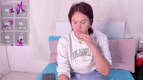 Snapshot of victoriaa_zans chatting on 11/23/25, 06:35 Victoria Zans online show from 11/23/25, 06:35