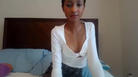 Snapshot of victoriaaa_xxx chatting on 10/12/25, 05:23 Victoria xxx online show from 10/12/25, 05:23