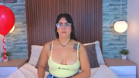 Victoria Andrade online show from 02/17/26, 12:23