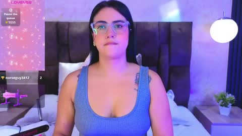 Victoria Andrade online show from 05/15/26, 12:23
