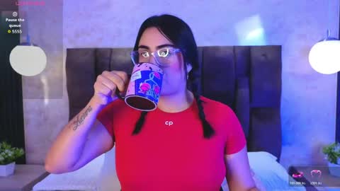 Victoria Andrade online show from 05/17/26, 12:34