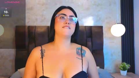 Victoria Andrade online show from 06/12/26, 11:53