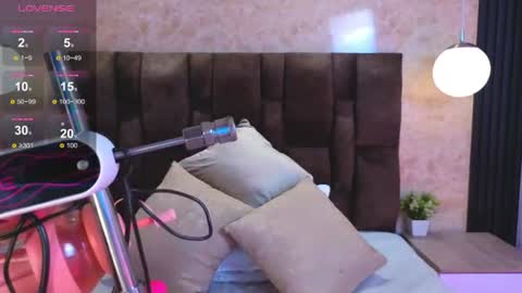 Victoria Andrade online show from 06/16/26, 11:46