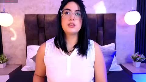 Victoria Andrade online show from 07/27/26, 12:23