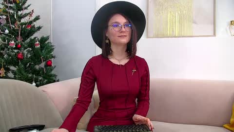 Snapshot of victoriaardern chatting on 12/27/24, 10:01 Victoria online show from 12/27/24, 10:01