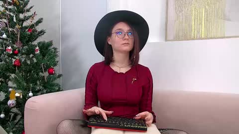 Snapshot of victoriaardern chatting on 12/27/24, 01:07 Victoria online show from 12/27/24, 01:07