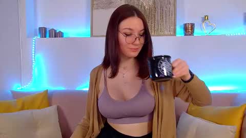 Snapshot of victoriaardern chatting on 03/04/25, 06:37 Victoria online show from 03/04/25, 06:37