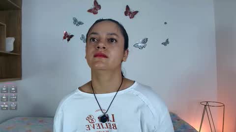 Snapshot of victoriablack_ chatting on 11/20/25, 11:32 Victoria online show from 11/20/25, 11:32