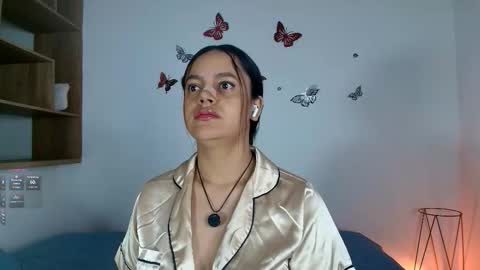 Snapshot of victoriablack_ chatting on 12/17/25, 10:32 Victoria online show from 12/17/25, 10:32