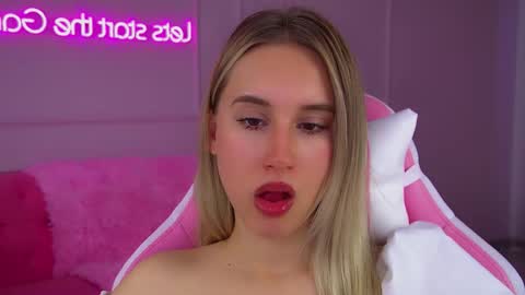 Snapshot of victoriahopson chatting on 09/27/25, 06:51 Victoria online show from 09/27/25, 06:51