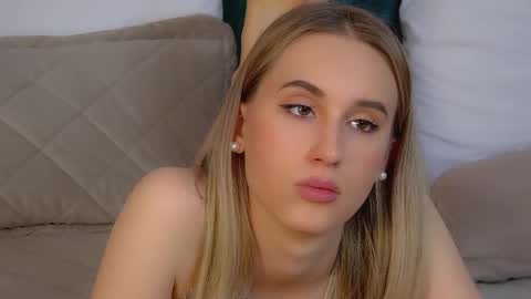 Snapshot of victoriahopson chatting on 10/16/25, 06:42 Victoria online show from 10/16/25, 06:42