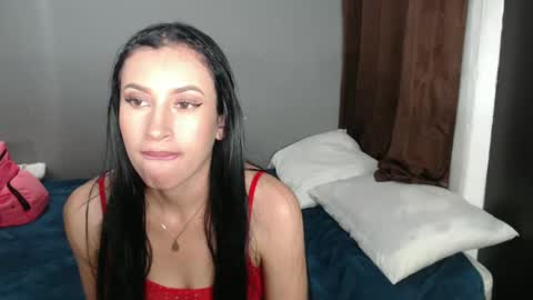 Snapshot of victorialeens chatting on 12/14/24, 04:12 VICTORIA online show from 12/14/24, 04:12