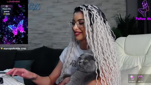 Snapshot of victoriamazze chatting on 12/14/24, 04:34 Victoria online show from 12/14/24, 04:34