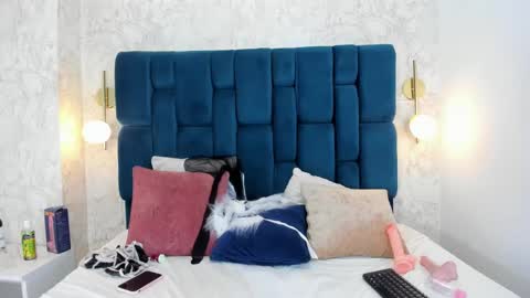 Victoria Moon  online show from 01/12/25, 03:39