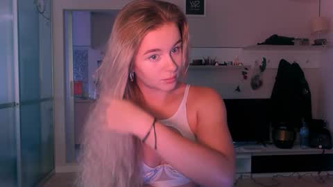 Eva and Victor online show from 09/18/25, 05:09