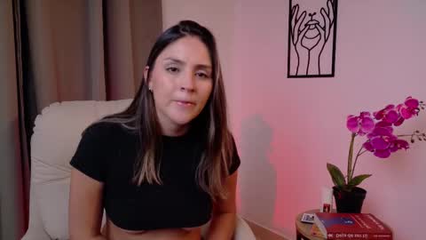 Snapshot of victorianova chatting on 12/19/25, 08:27 VictoriaNova online show from 12/19/25, 08:27