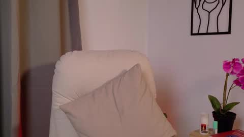 Snapshot of victorianova chatting on 02/17/26, 08:48 VictoriaNova online show from 02/17/26, 08:48