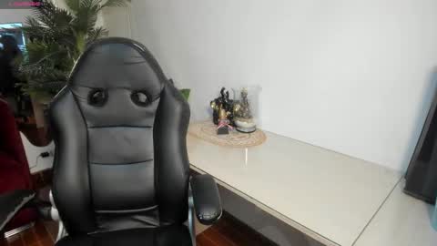 Snapshot of victoriapaker chatting on 02/15/26, 04:58 victoriapaker online show from 02/15/26, 04:58