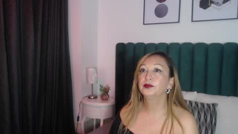 victoriaqueen_fg_ online show from 09/22/25, 12:29