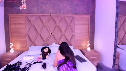 Snapshot of victoriasanz_ chatting on 11/16/25, 05:35 victoriasanz_ online show from 11/16/25, 05:35