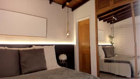 Victoria Shelby  online show from 10/01/25, 12:00