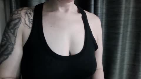 victoriaskyee online show from 04/22/26, 03:09