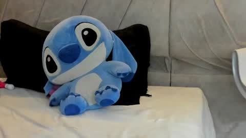 Snapshot of victoriawills_ chatting on 06/13/26, 01:47 ADRIANA online show from 06/13/26, 01:47