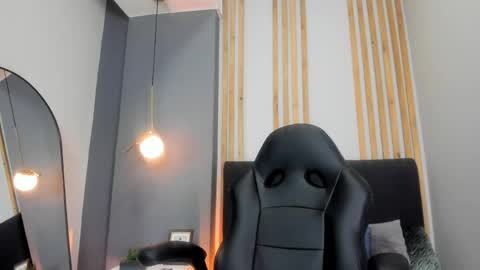 Snapshot of victoriia_vixen chatting on 05/17/26, 09:33 Victoria Vixen online show from 05/17/26, 09:33