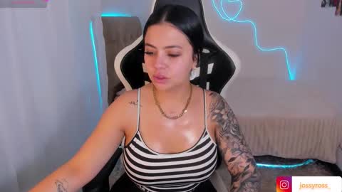 Snapshot of victoryyy__ chatting on 11/10/25, 07:02 V I C T O R I A online show from 11/10/25, 07:02