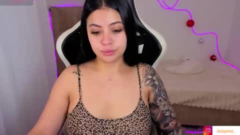 Snapshot of victoryyy__ chatting on 11/28/25, 05:04 V I C T O R I A online show from 11/28/25, 05:04