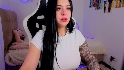 Snapshot of victoryyy__ chatting on 12/02/25, 08:59 V I C T O R I A online show from 12/02/25, 08:59