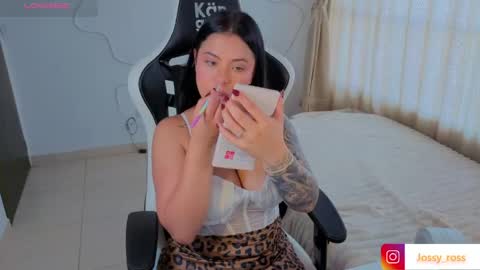 V  I C  T O R I A  online show from 05/26/26, 07:32