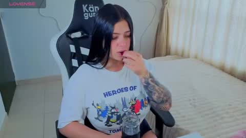 V  I C  T O R I A  online show from 05/29/26, 08:29